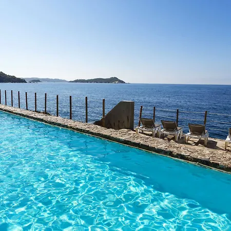 Le Provencal Renove En 2025 - Bord De Hotel Hyeres