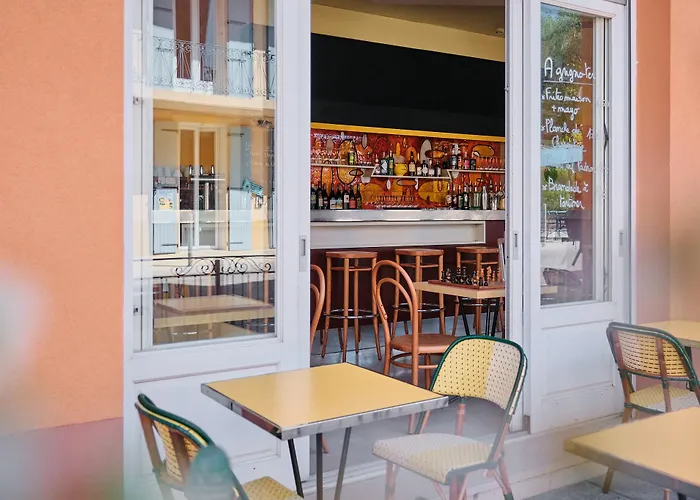 Le Provencal - Renove En 2025 - Bord De Hotell