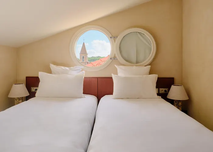 Le Provencal - Renove En 2025 - Bord De Hotell Hyères